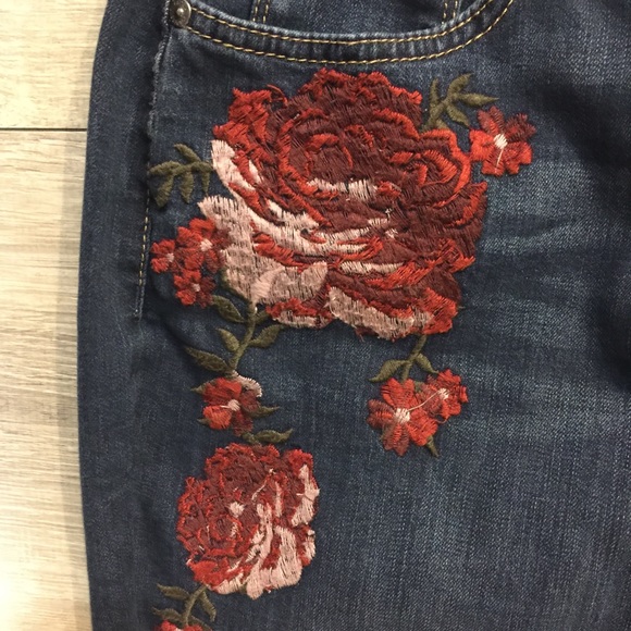 Gloria Vanderbilt Jessa embroidered Jeans - Picture 5 of 8